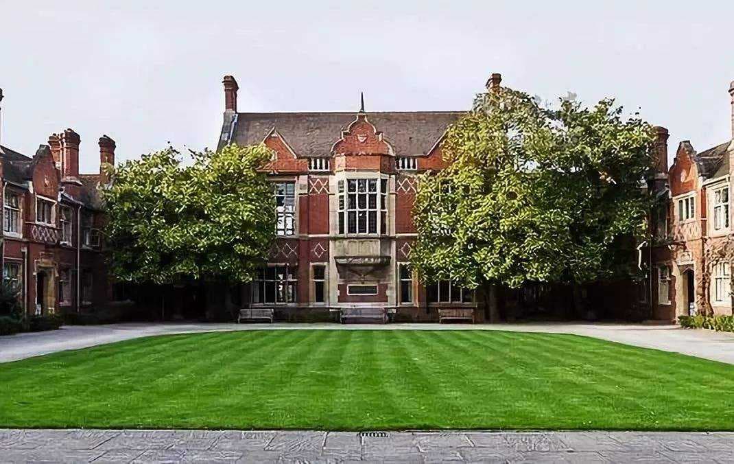 雷丁大学